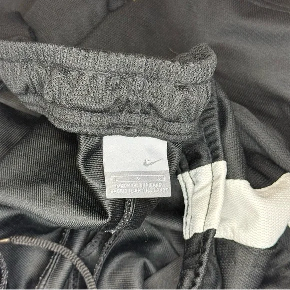 Nike Mens large Athletic Shorts Black with white accents no liner 10-1/2” inseam - Picture 5 of 9